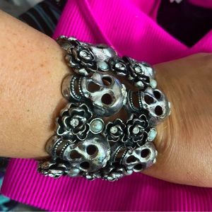 Skull metal bracelet with faux pearls/rhinestones